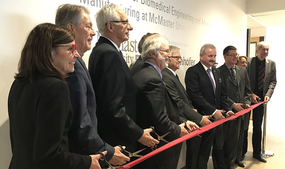Symbolischer Akt zur Eröffnung des Fraunhofer Project Center for Biomedical Engineering and Advanced Manufacturing.