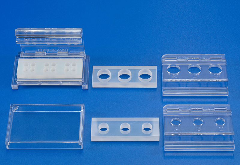 The modules, resembling the common cell culture formats 96-. 48-, 24 well, are easily exchangeable and ready to use.