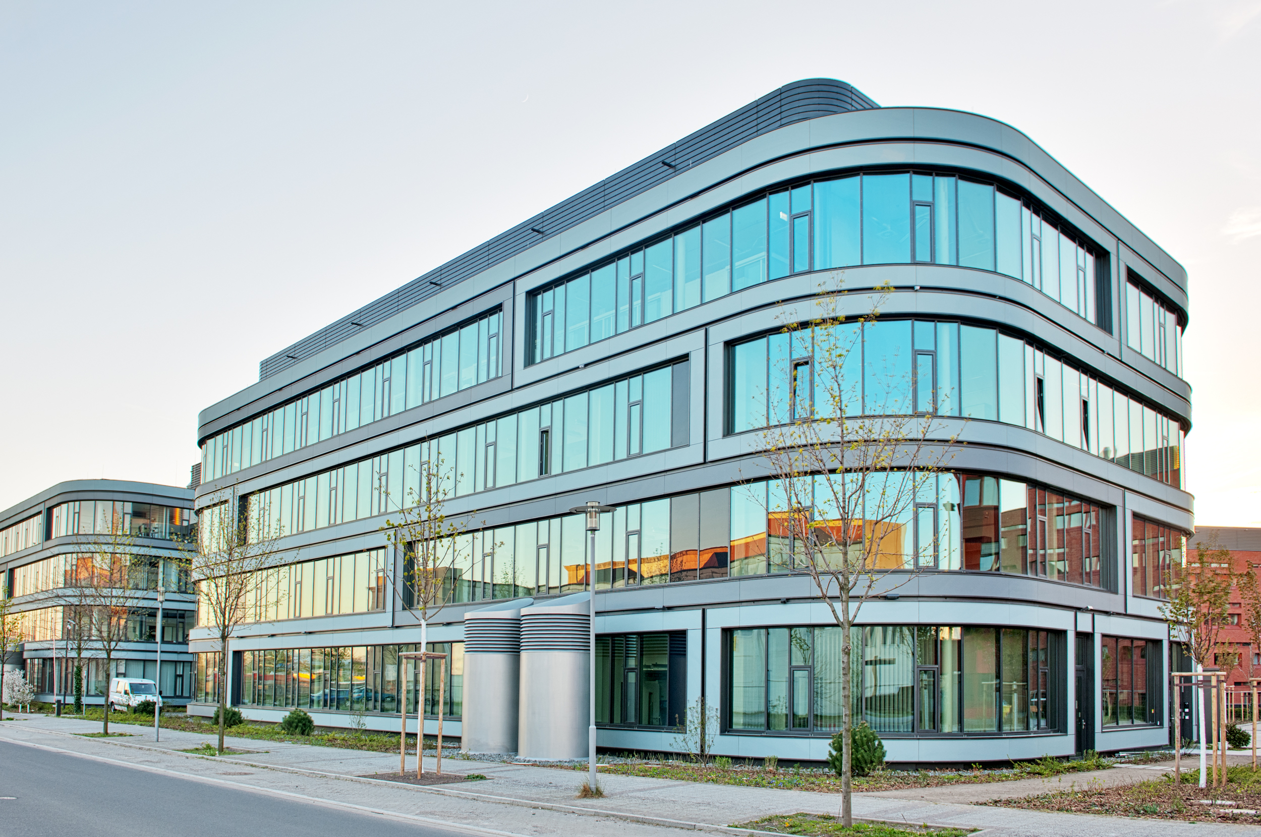 Exterior view of the Fraunhofer IZI building: second extension building.