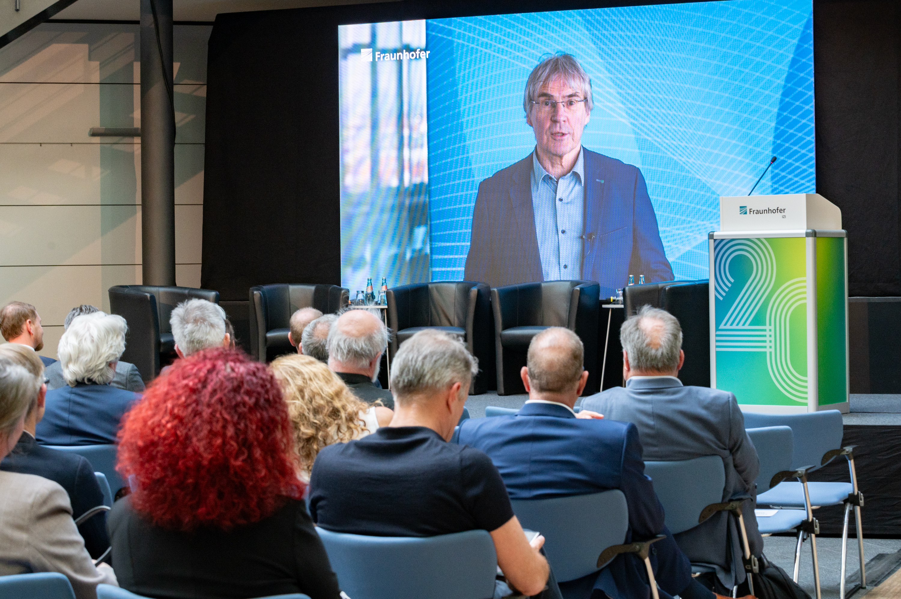 In his video message, Professor Holger Hanselka, President of the Fraunhofer-Gesellschaft, offered his warmest congratulations on the institute's 20th anniversary.