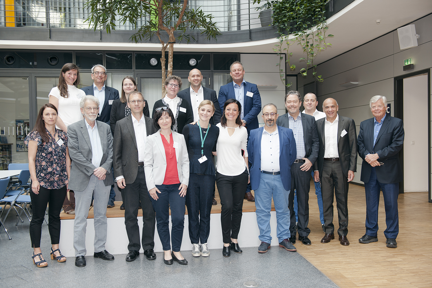 Physicians and researchers discussed at Fraunhofer IZI new options in the treatment of infectious diseases affecting the cardiovascular system. Physicians and researchers discussed at Fraunhofer IZI new options in the treatment of infectious diseases affecting the cardiovascular system.