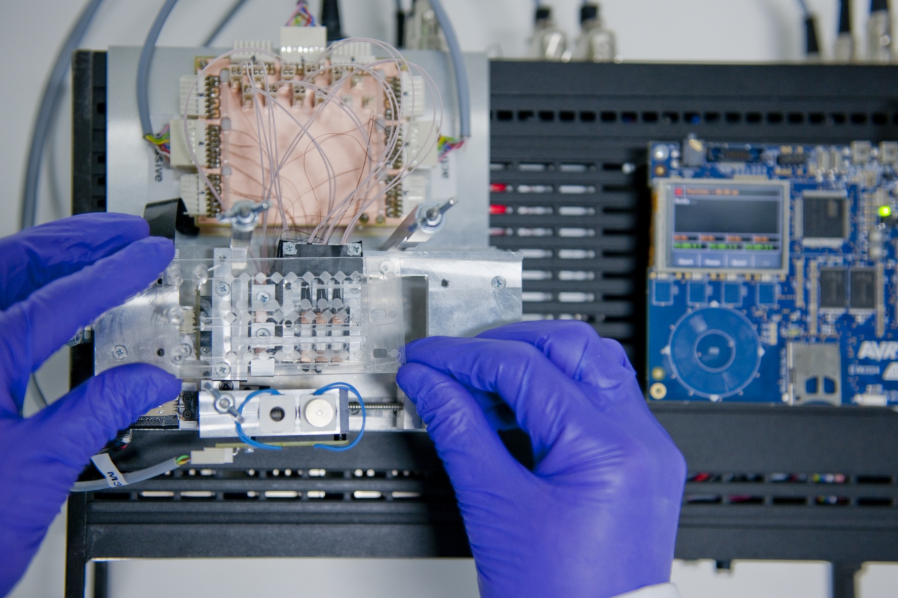 Lab-on-chip prototype in the laboratory of Fraunhofer IZI