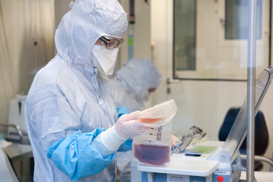 Production of CAR-T cell therapy in the clean room of Fraunhofer IZI
