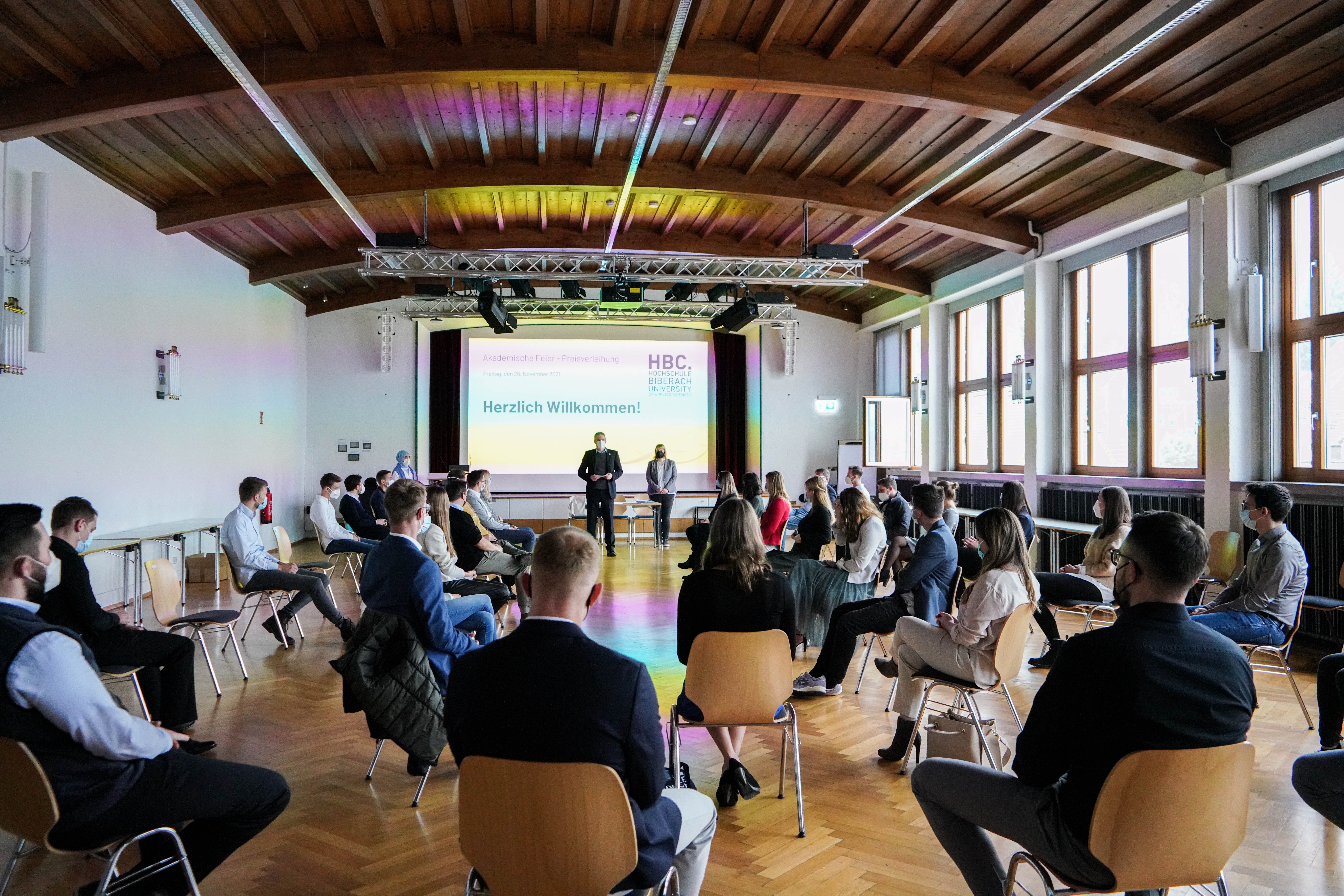 The award ceremony of Biberach University of Applied Sciences took place on November 26, 2021. Auditorium of Biberach University of Applied Sciences. Award winners on chairs.