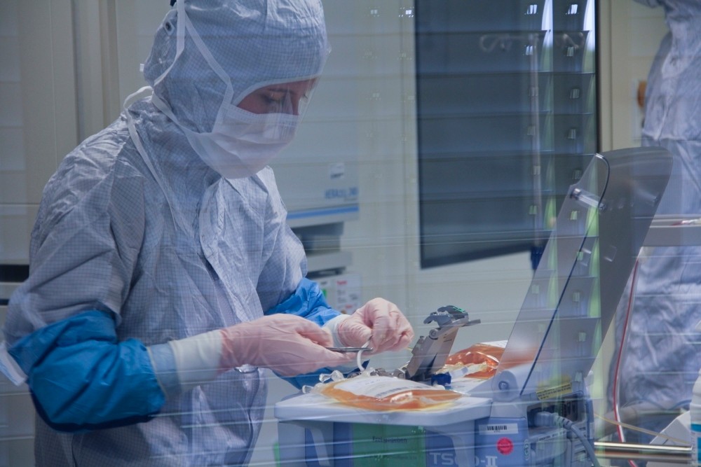 Pharmaceutical production of a cell-based drug in the clean room Pharmaceutical production of a cell-based drug in the clean room